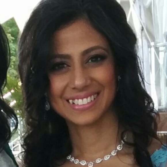 Meet your Posher, Yasneen - Picture 1 of 3